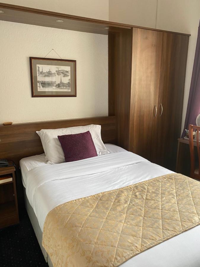 The Tudor Hotel 布里奇沃特 外观 照片